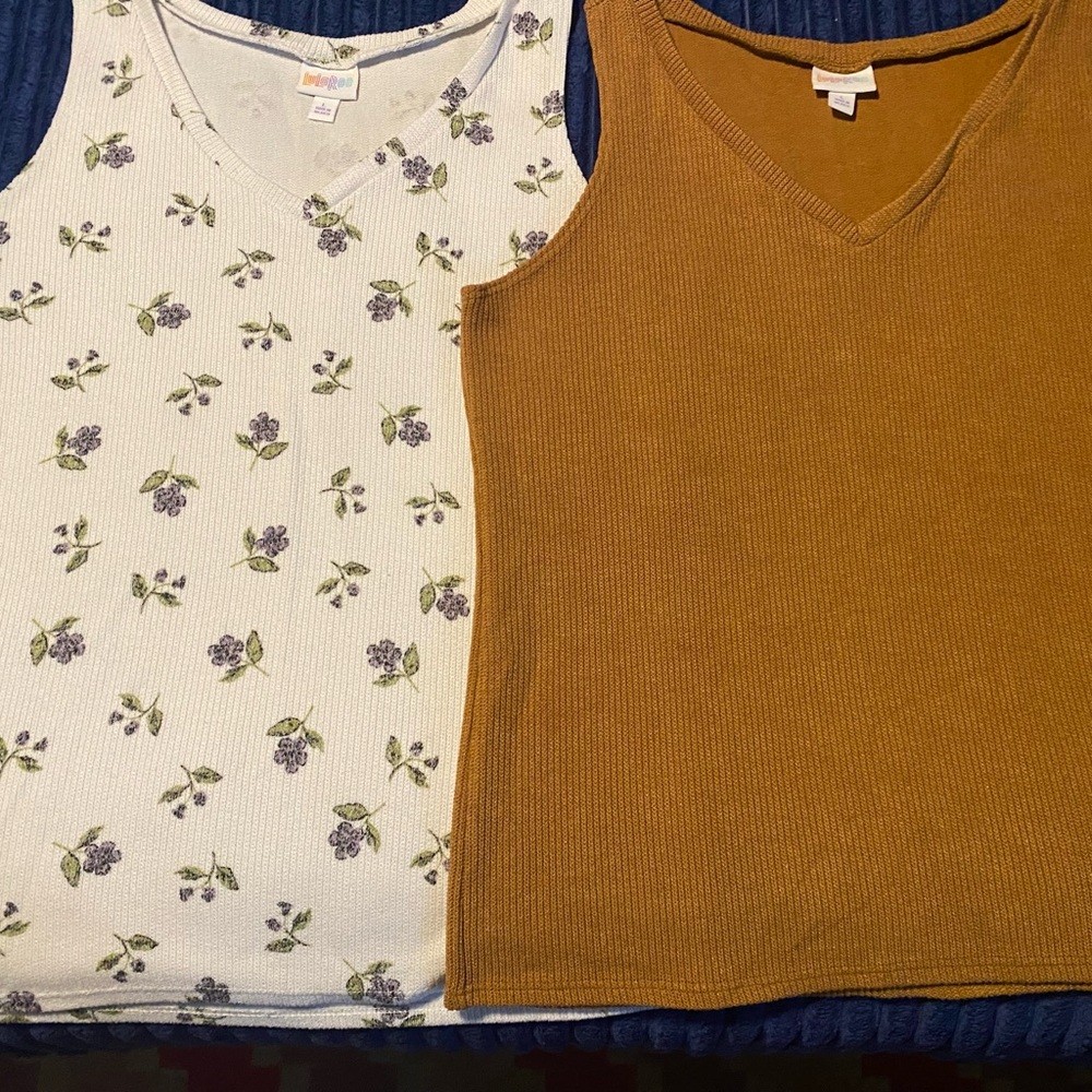 SALE 🍂 2 knit Farrah tanks